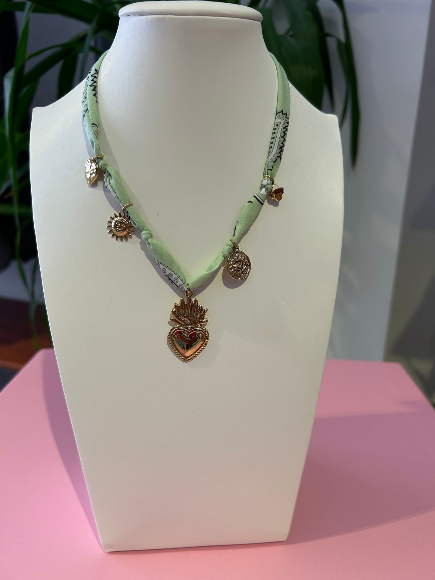 Collana Helena