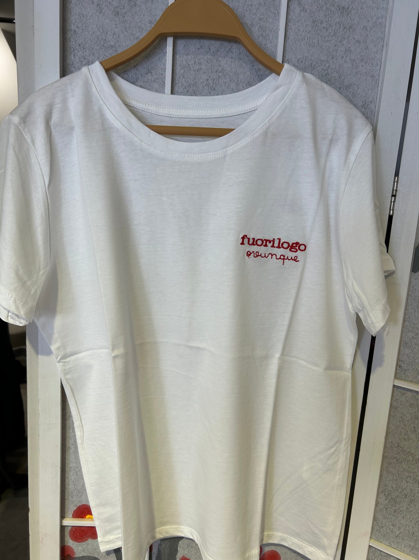 T-shirt “fuorilogo ovunque”