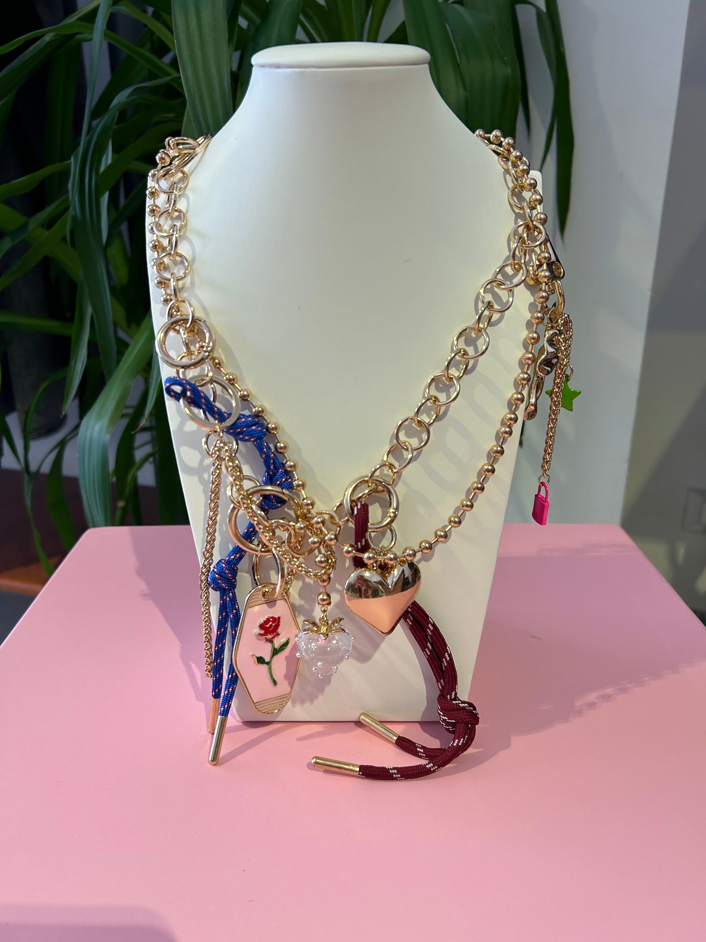 Collana con charms