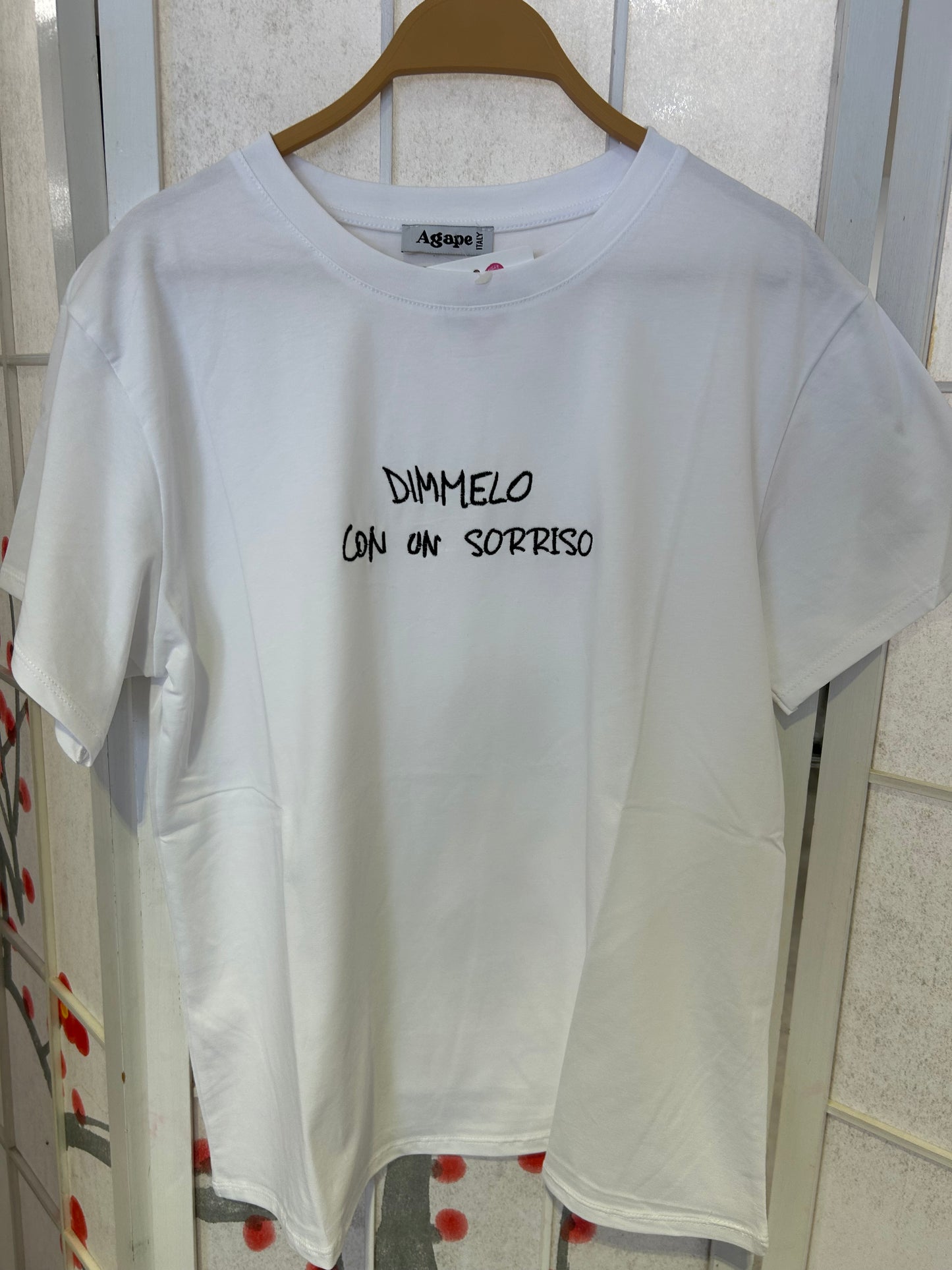 T-shirt “dimmelo con un sorriso”