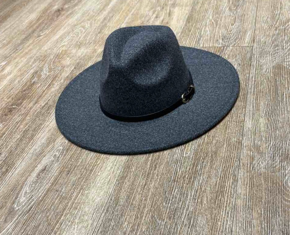 Cappello con cinta