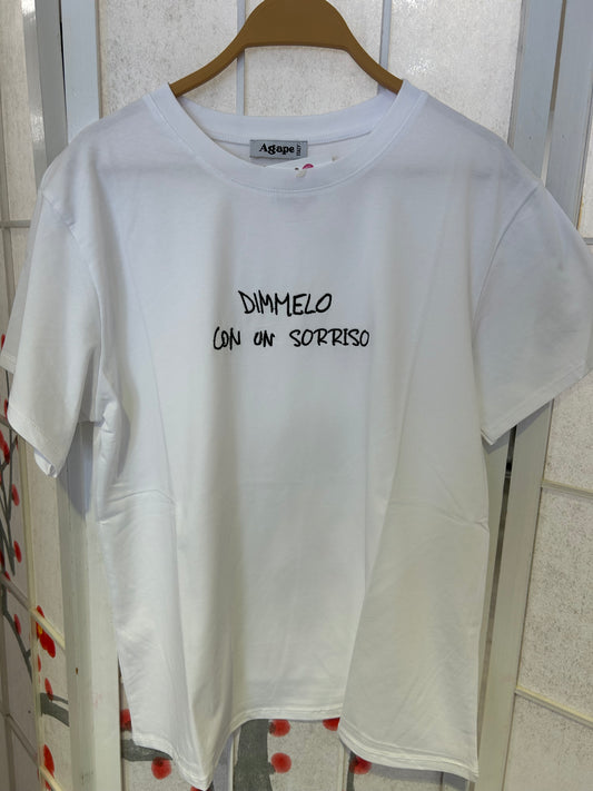 T-shirt “dimmelo con un sorriso”