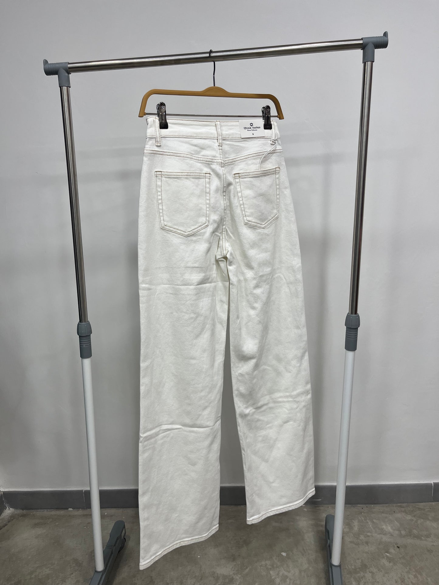 Jeans white