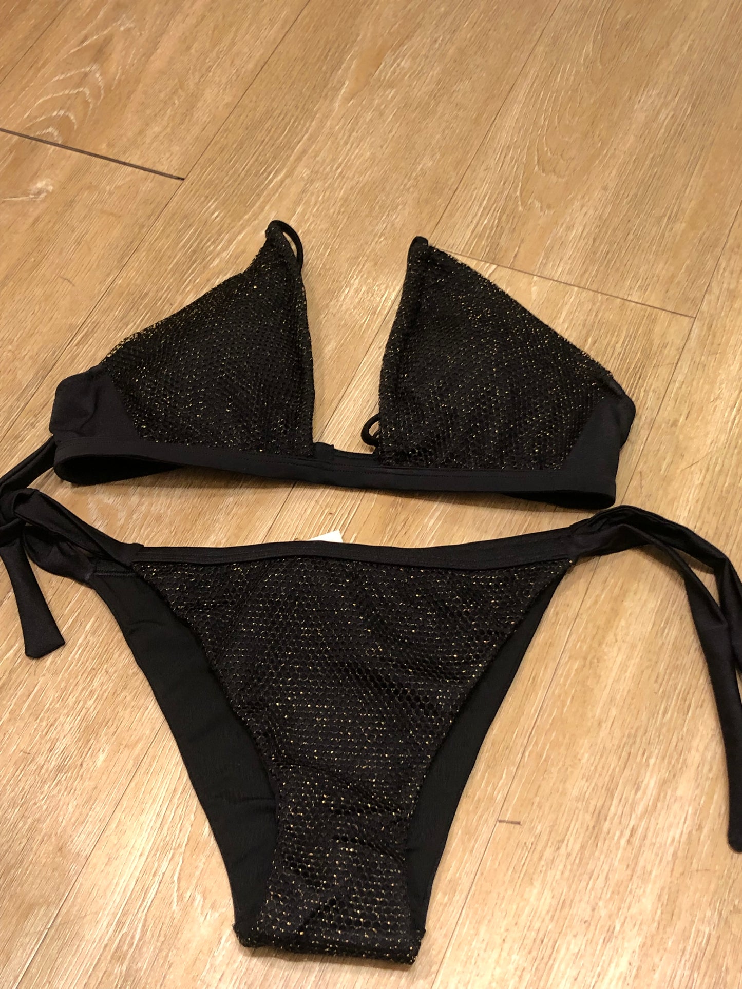 Bikini Nero con micro rete dorata