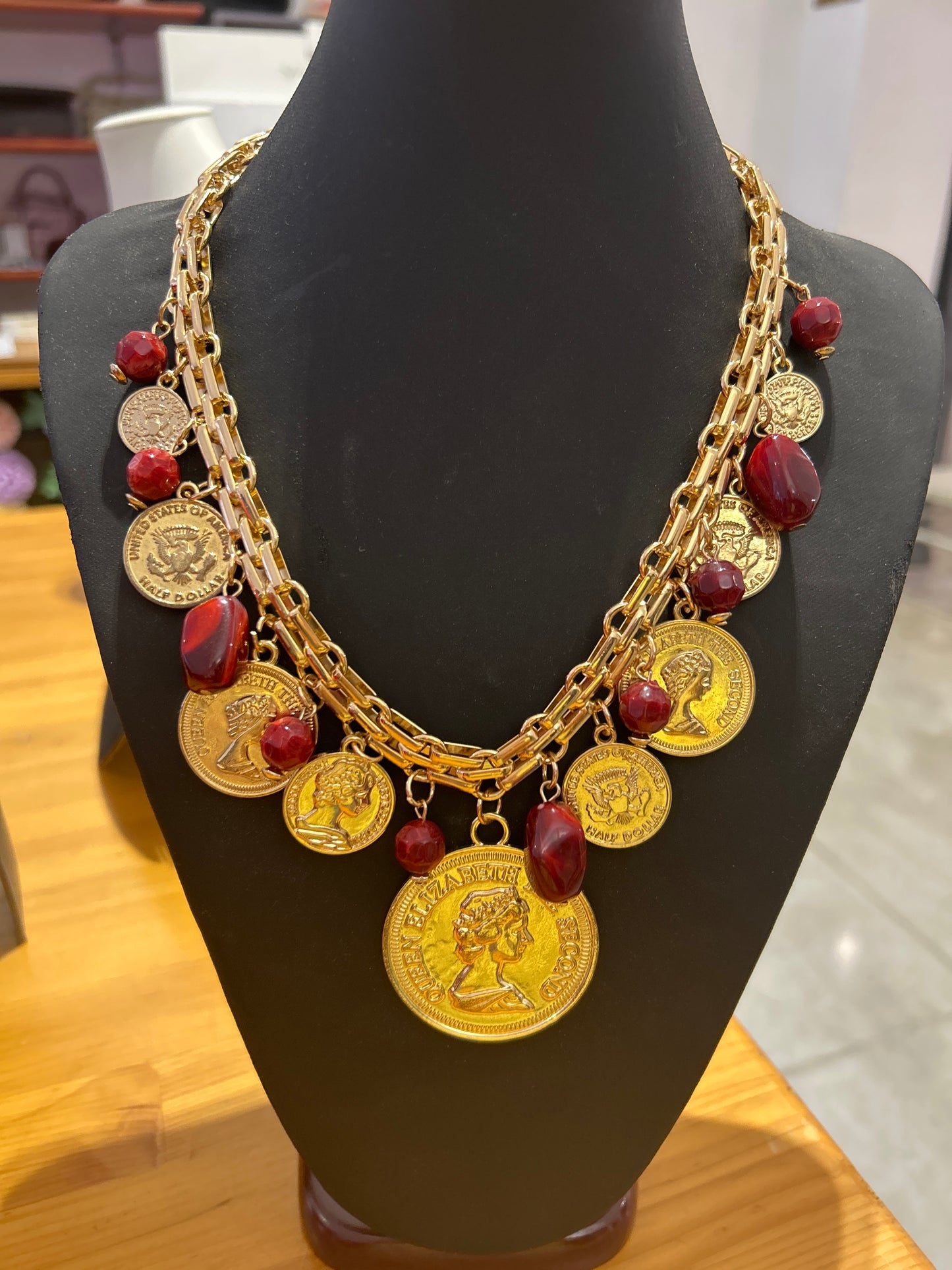 Collana money