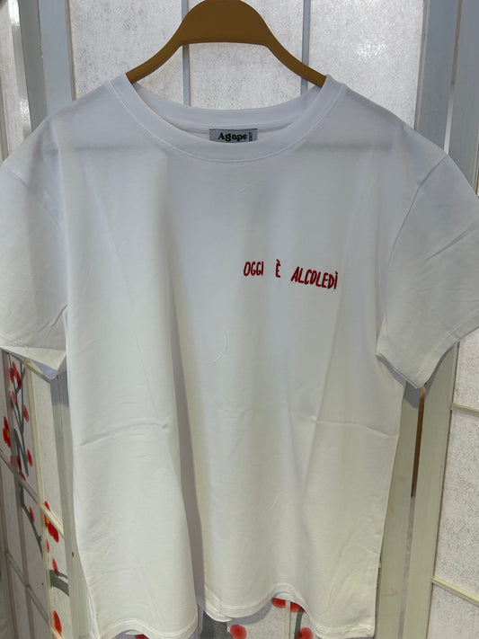 T-shirt “oggi è alcoledì”